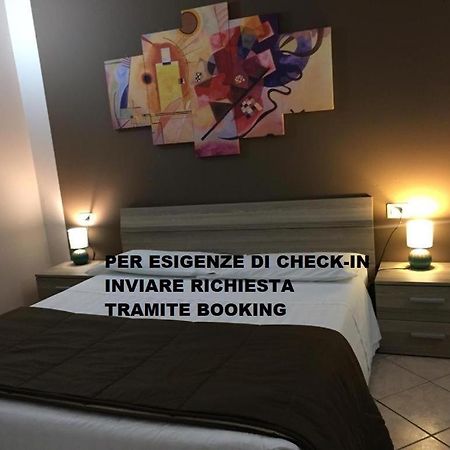 Camera B&B Hotel Parma Exteriör bild